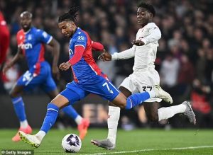 Furious Erik Ten Hag singles out 5 players, brutally slams them for United's humiliating loss against Palace 2 Credit: Getty