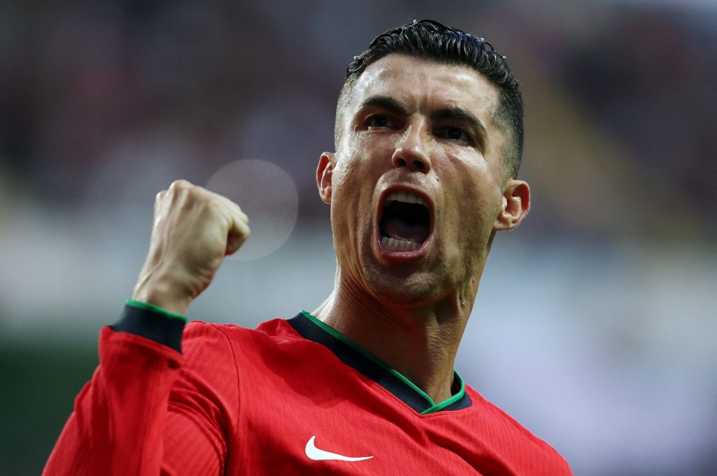Cristiano Ronaldo (X)