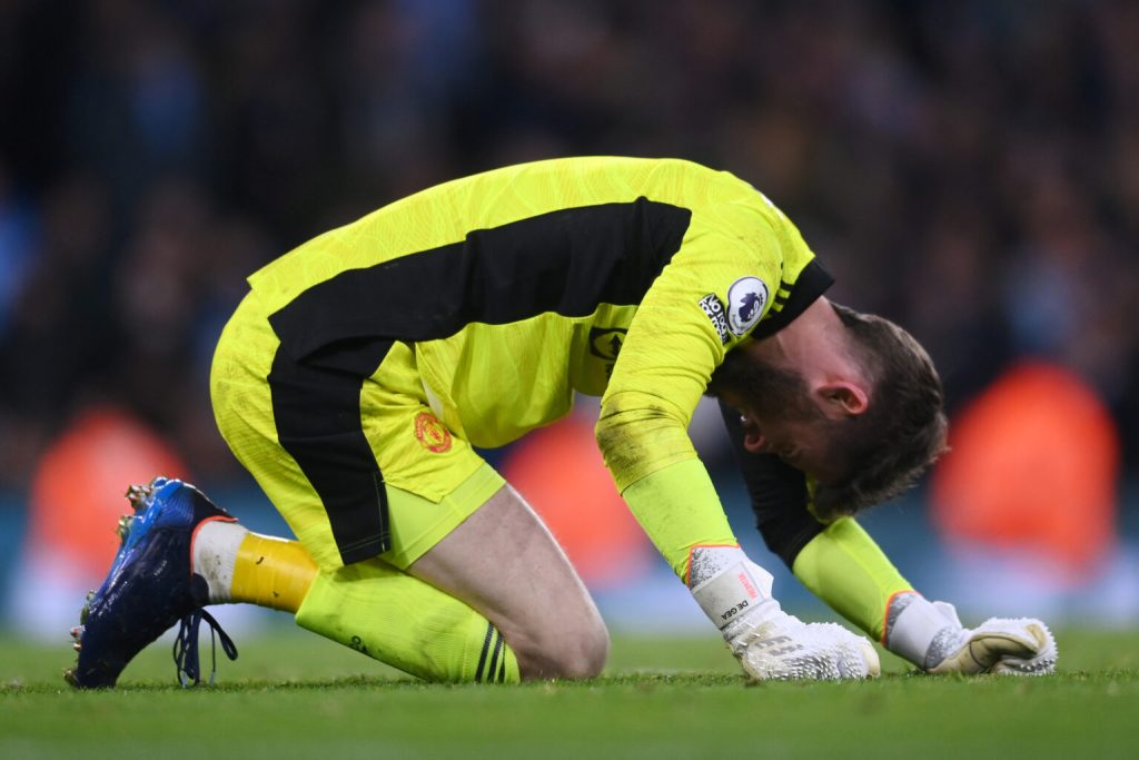 De Gea wait on Serie A move