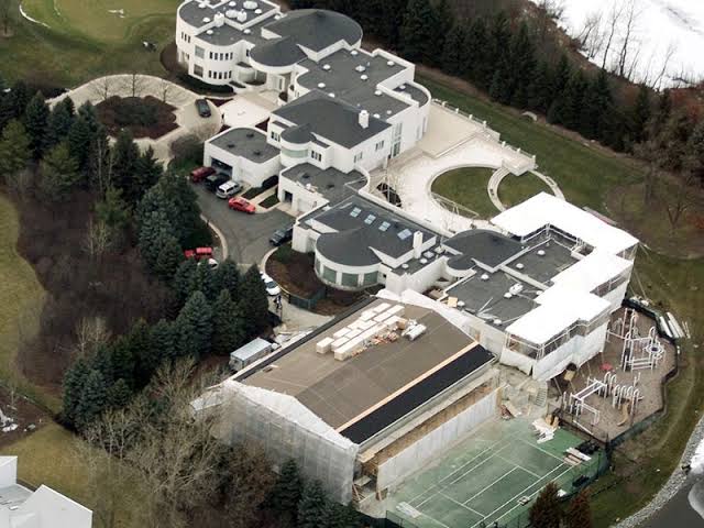Inside the Lives of the Richest NBA Players: How They Splurge, Invest, and Give Back 1 Richest NBA players