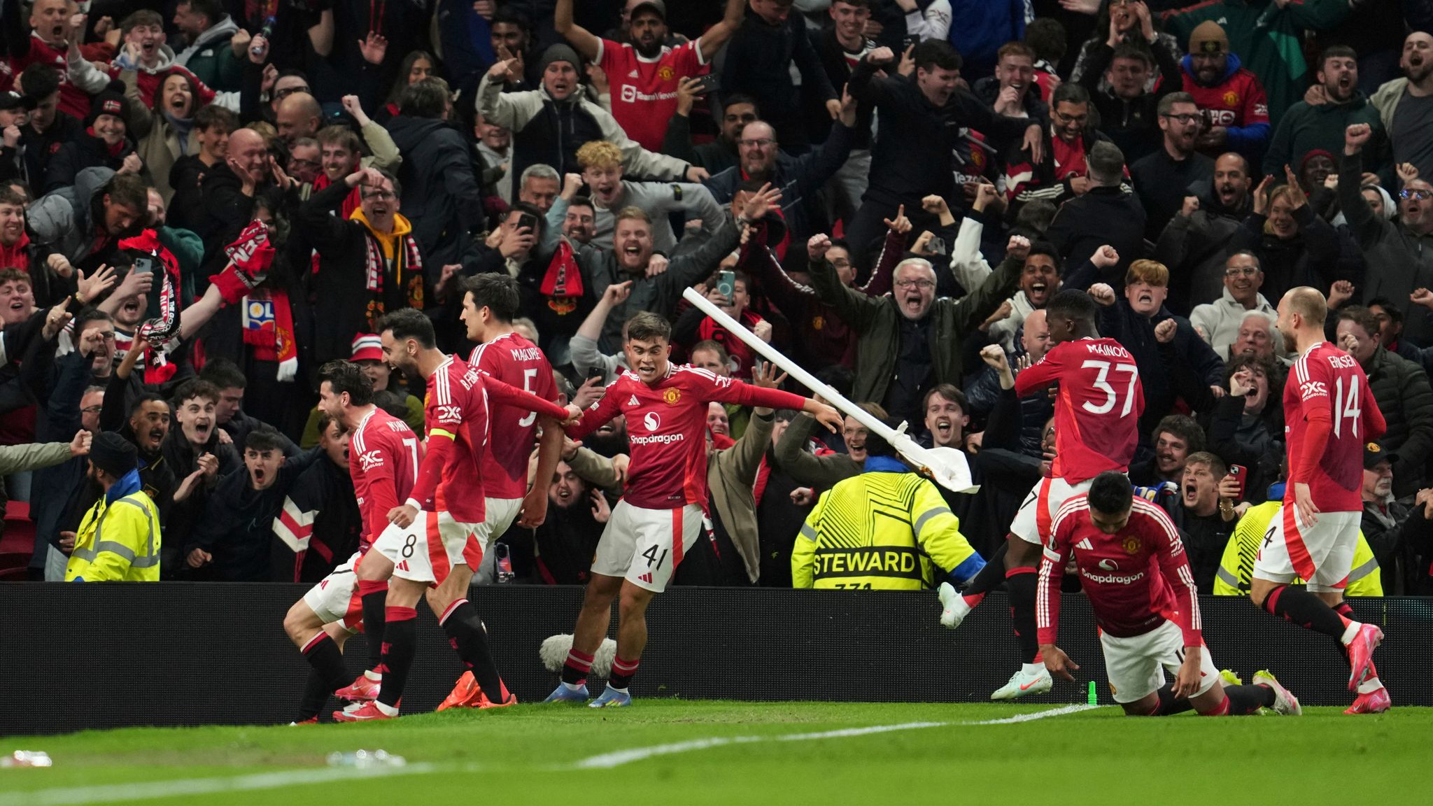 Unbelievable Turnarounds: The Top 10 Greatest Comebacks in Sports History 9 skysports man utd lyon europa league 6889530